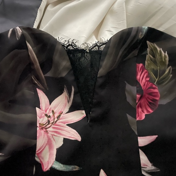 Black floral romper by Guess Los Angeles satin - Picture 4 of 4